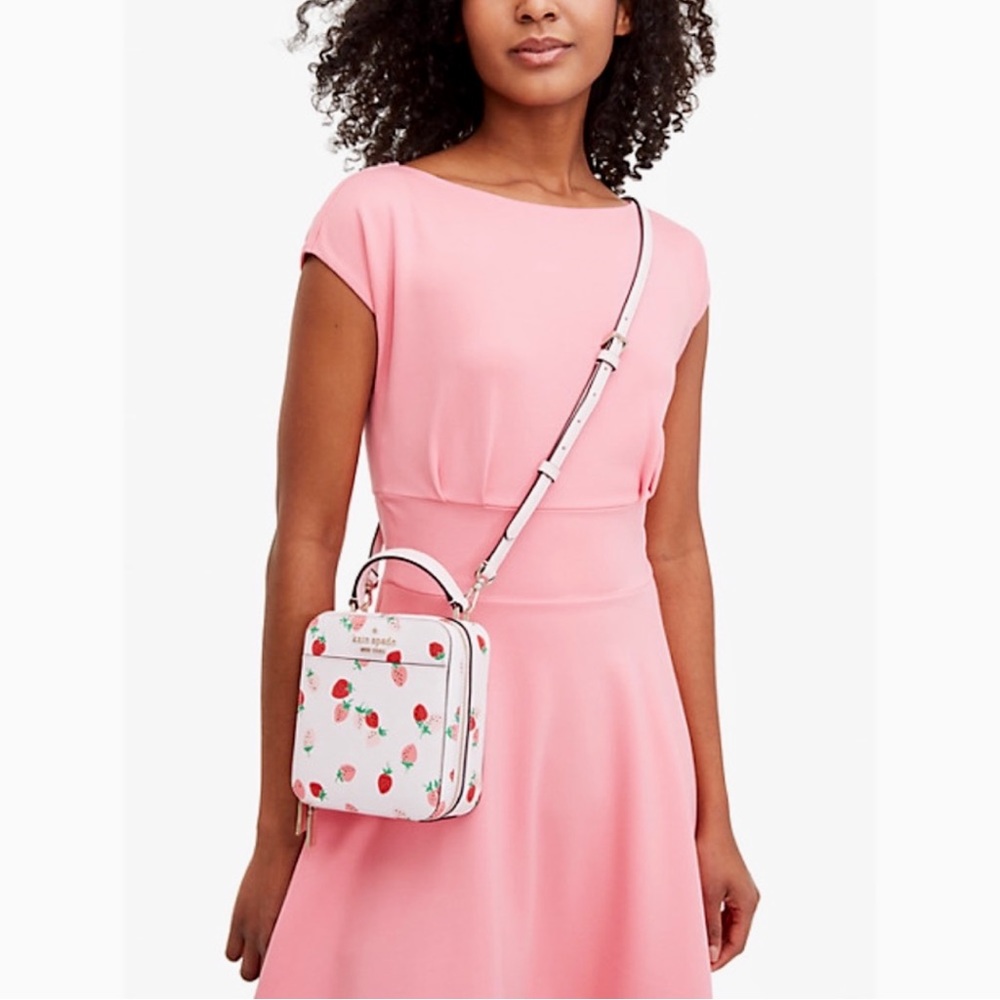 RARE!! Collectors Novelty Kate Spade Daisy Strawberry Vanity Crossbody Bag Pink